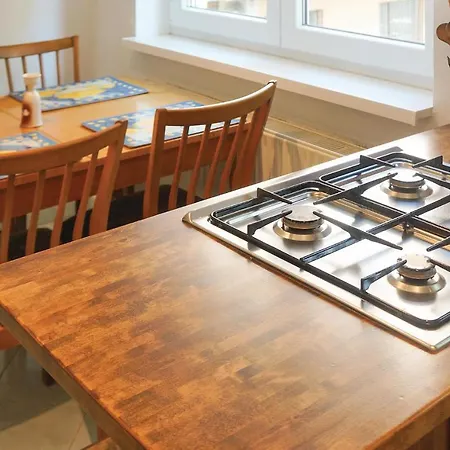 Amazing In W/ 1 Bedrooms *